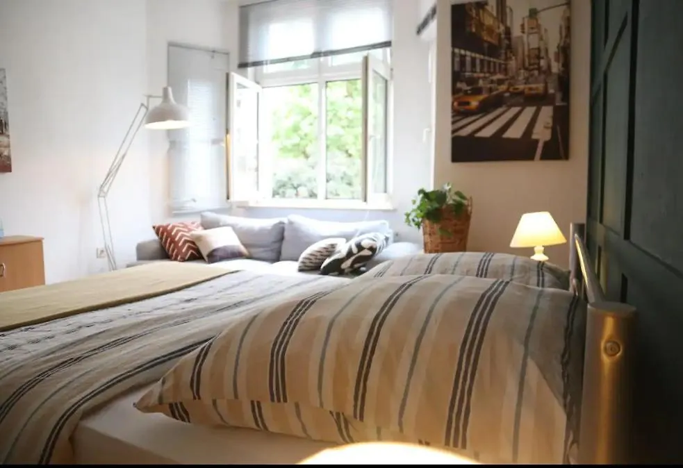 Cozy , Warm And Welcoming Room In The Heart Of Nuernberg Almanya